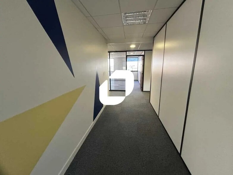 Bureau dans Ermont à louer - Photo intérieure – Image 2 sur 12