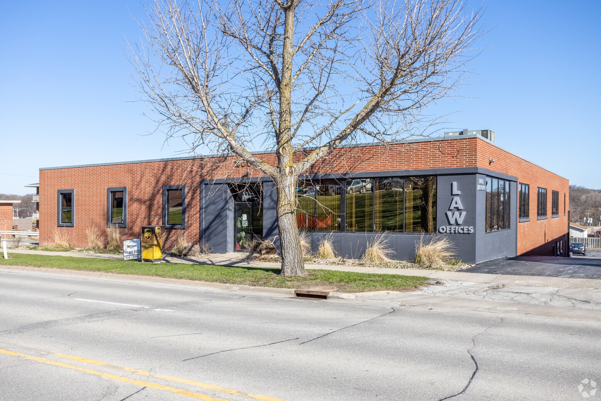 2501 Grand Ave, Des Moines, IA à louer Photo principale– Image 1 sur 6