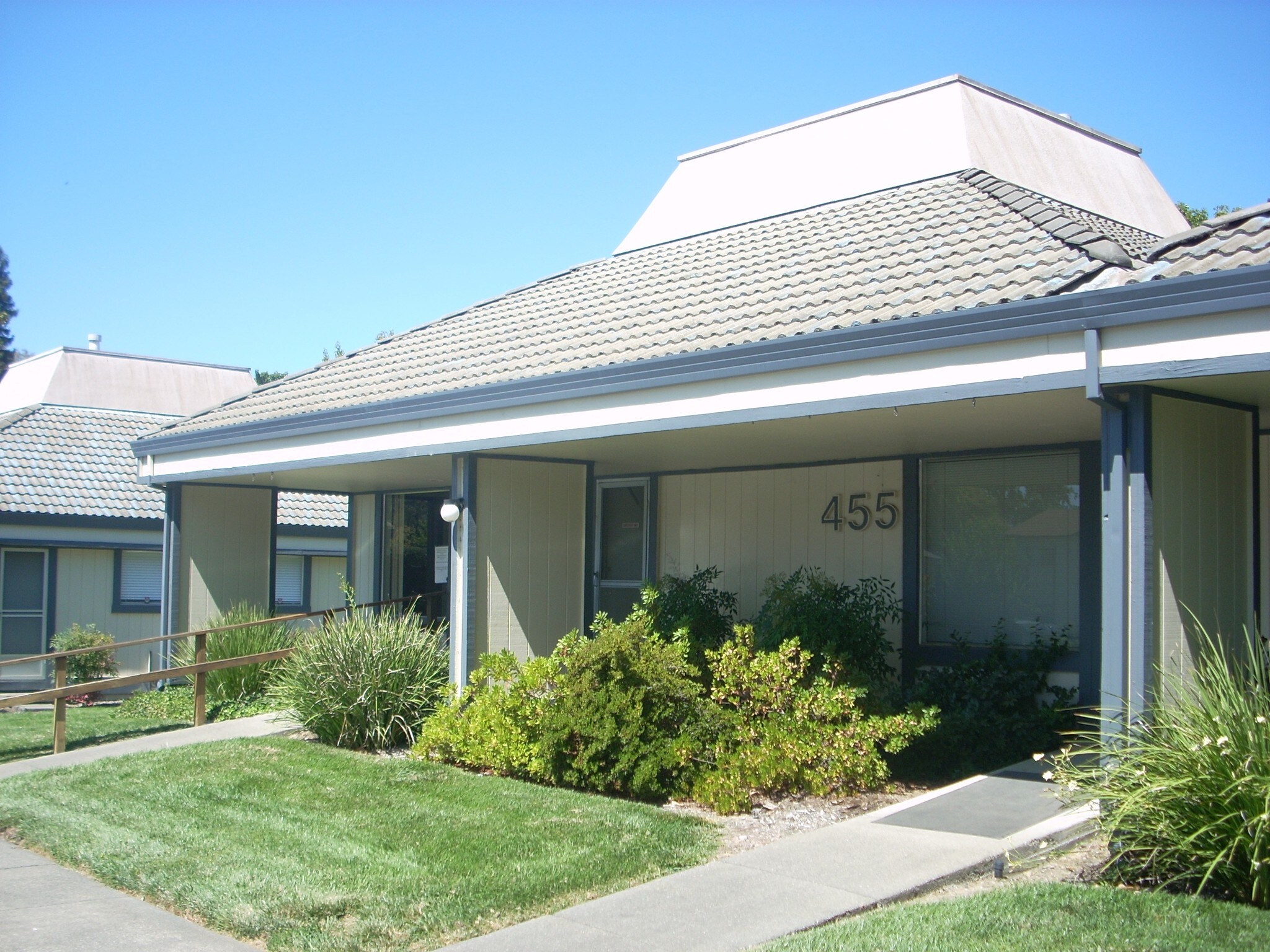 455 March Ave, Healdsburg, CA à vendre Photo de l’immeuble– Image 1 sur 9