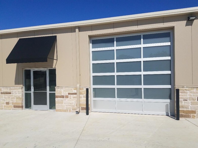 811 Stonecrest Rd, Argyle, TX à louer - Photo de l’immeuble – Image 2 sur 17