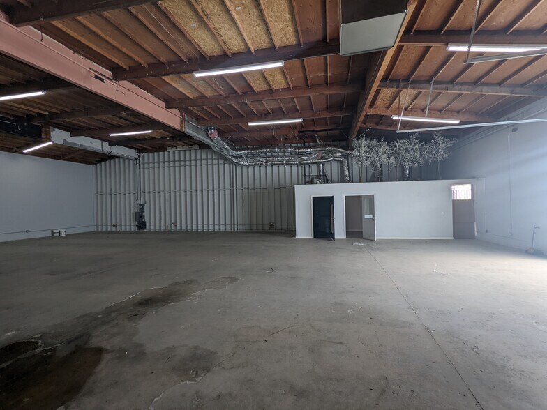 1631 Maria St, Burbank, CA à louer - Photo de l’immeuble – Image 2 sur 6