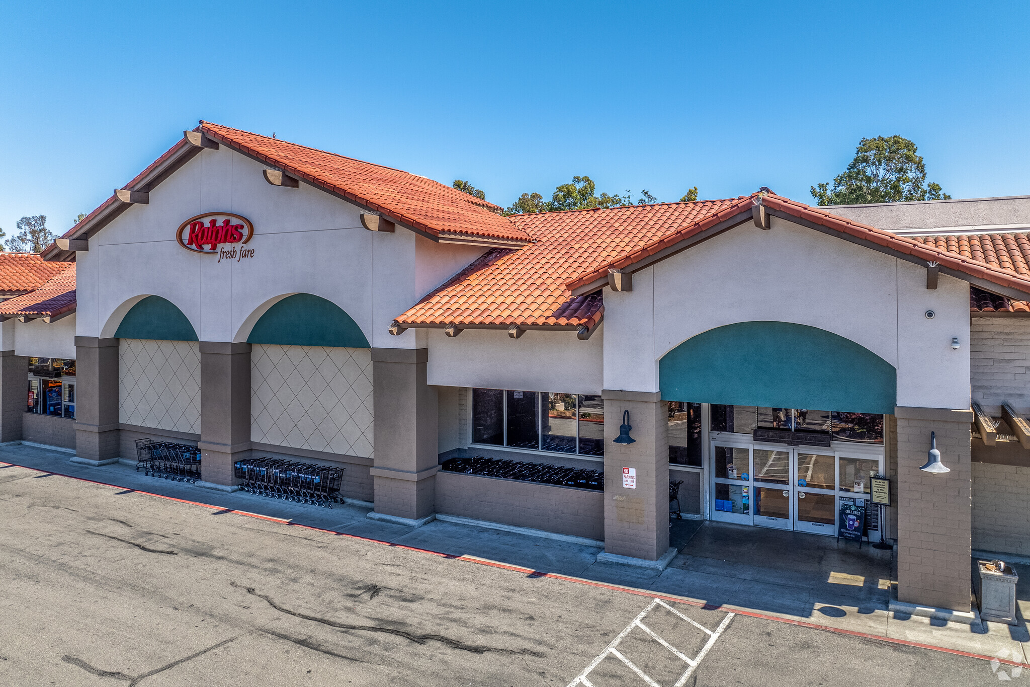 Conejo Valley Plaza portefeuille de 5 biens à vendre sur LoopNet.fr Photo principale– Image 1 sur 6