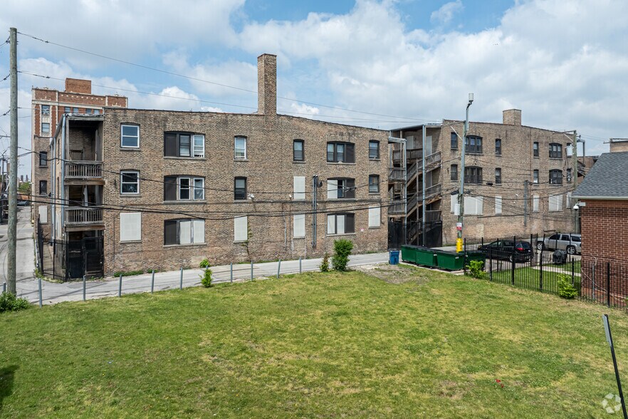 7031 S Merrill Ave, Chicago, IL à vendre - Photo de l’immeuble – Image 3 sur 5