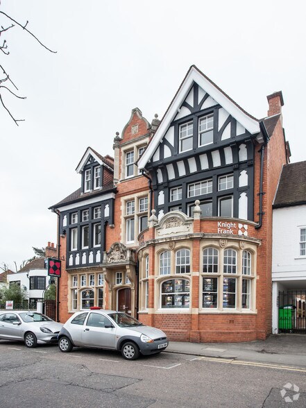 81 High St, Esher à vendre - Photo de l’immeuble – Image 3 sur 4