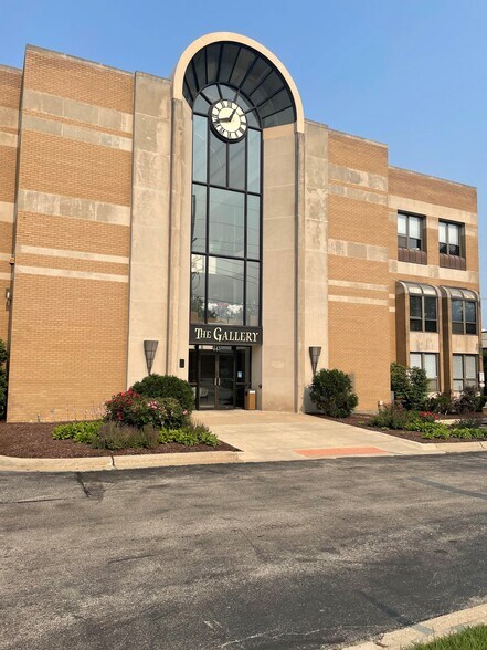 1S443 Summit Ave, Oakbrook Terrace, IL à louer - Photo de l’immeuble – Image 3 sur 5