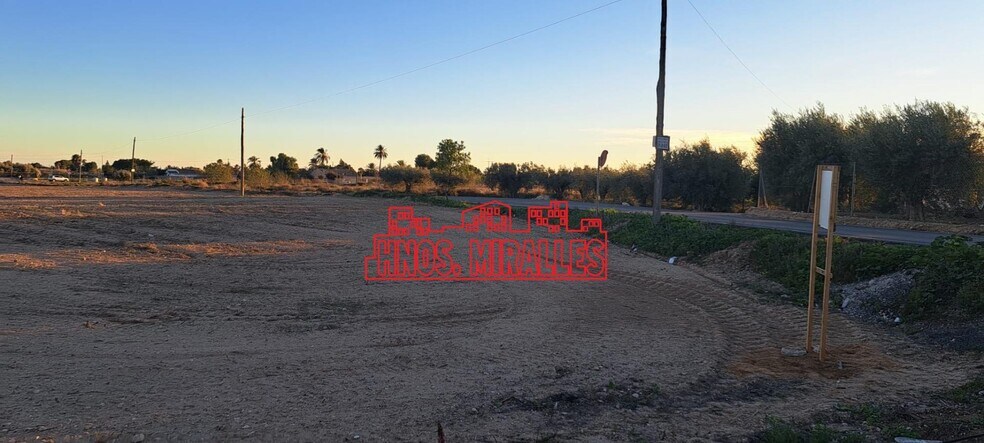 Terrain dans Elche, Alicante à louer - Photo de l’immeuble – Image 2 sur 4