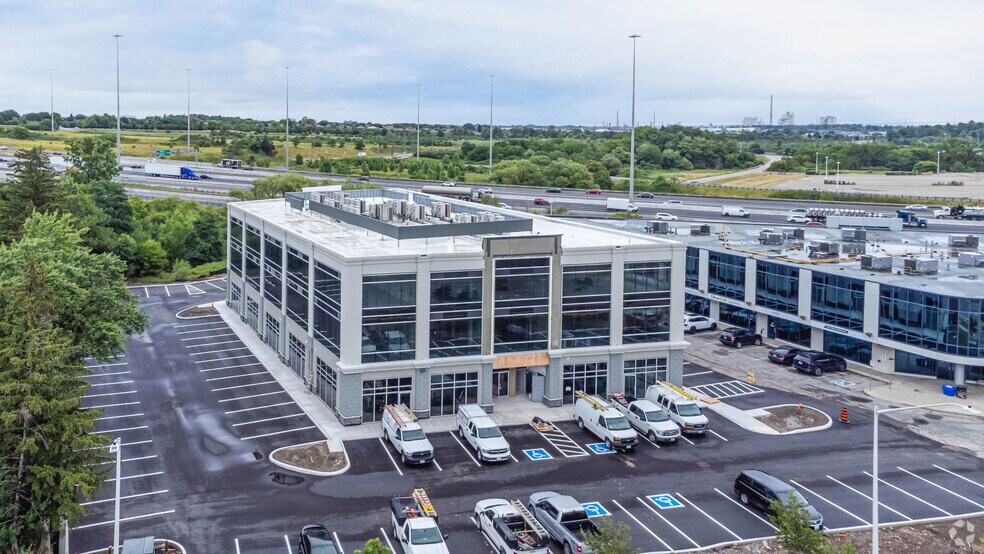 1670 N Service Rd E, Oakville, ON à vendre - Photo de l’immeuble – Image 2 sur 8