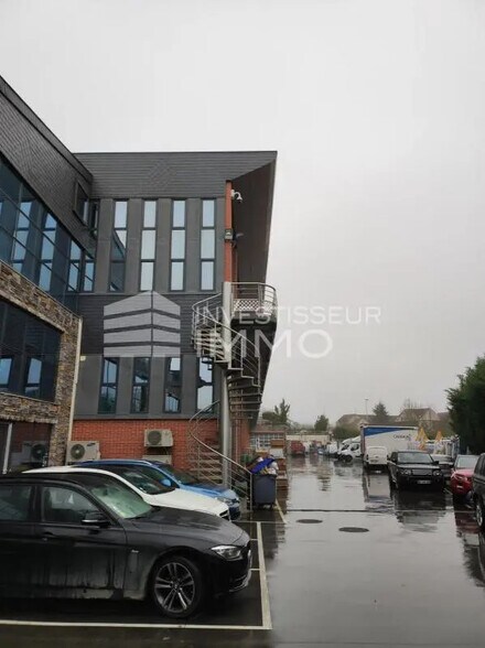Bureau dans Émerainville à louer - Photo de l’immeuble – Image 3 sur 3