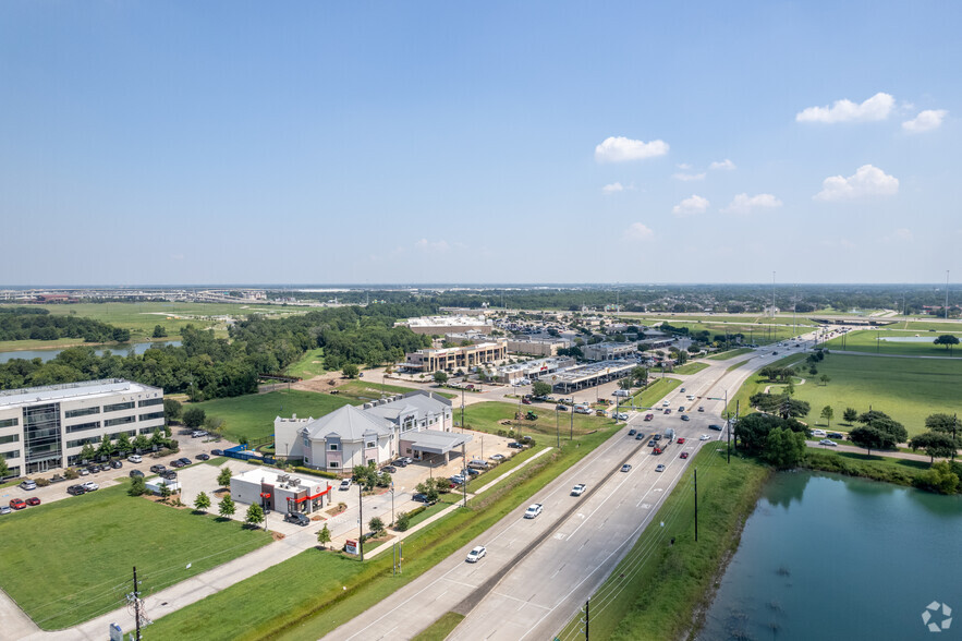 11161 Shadowcreek Pl, Pearland, TX à louer - Aérien – Image 2 sur 13