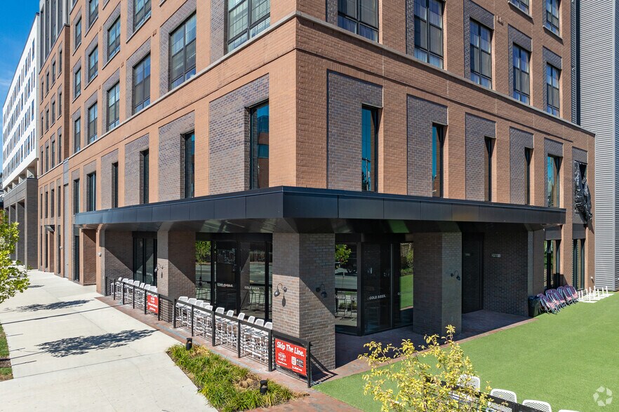 222 W Lane Ave, Columbus, OH à louer - Photo de l’immeuble – Image 2 sur 15