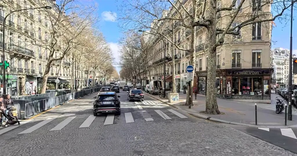 Local commercial dans Paris à louer Aérien– Image 1 sur 3