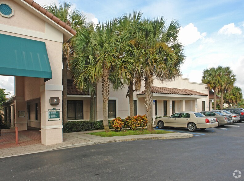 4800 Linton Blvd, Delray Beach, FL à louer - Photo de l’immeuble – Image 2 sur 12