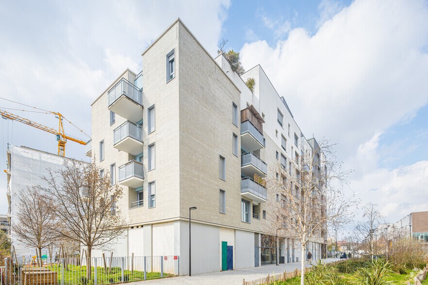 Local d’activités dans Ivry-sur-Seine à louer - Photo de l’immeuble – Image 3 sur 12