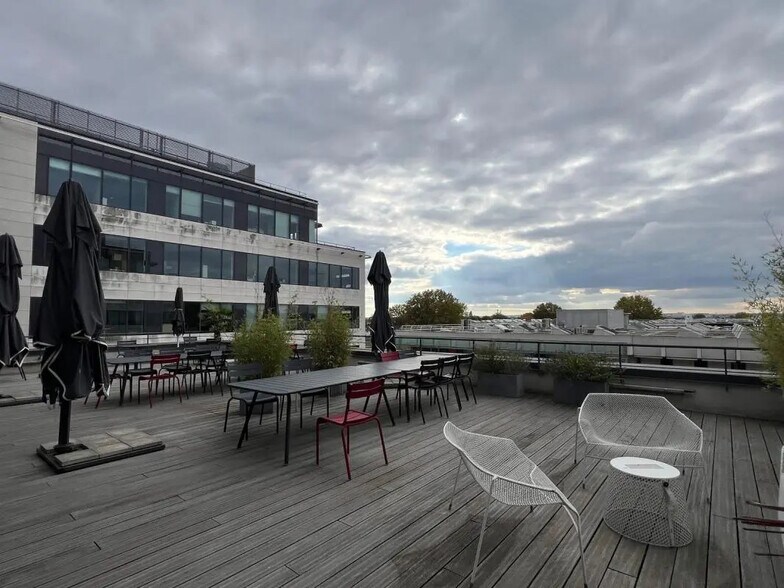 Bureau dans Rungis à louer - Photo de l’immeuble – Image 3 sur 13