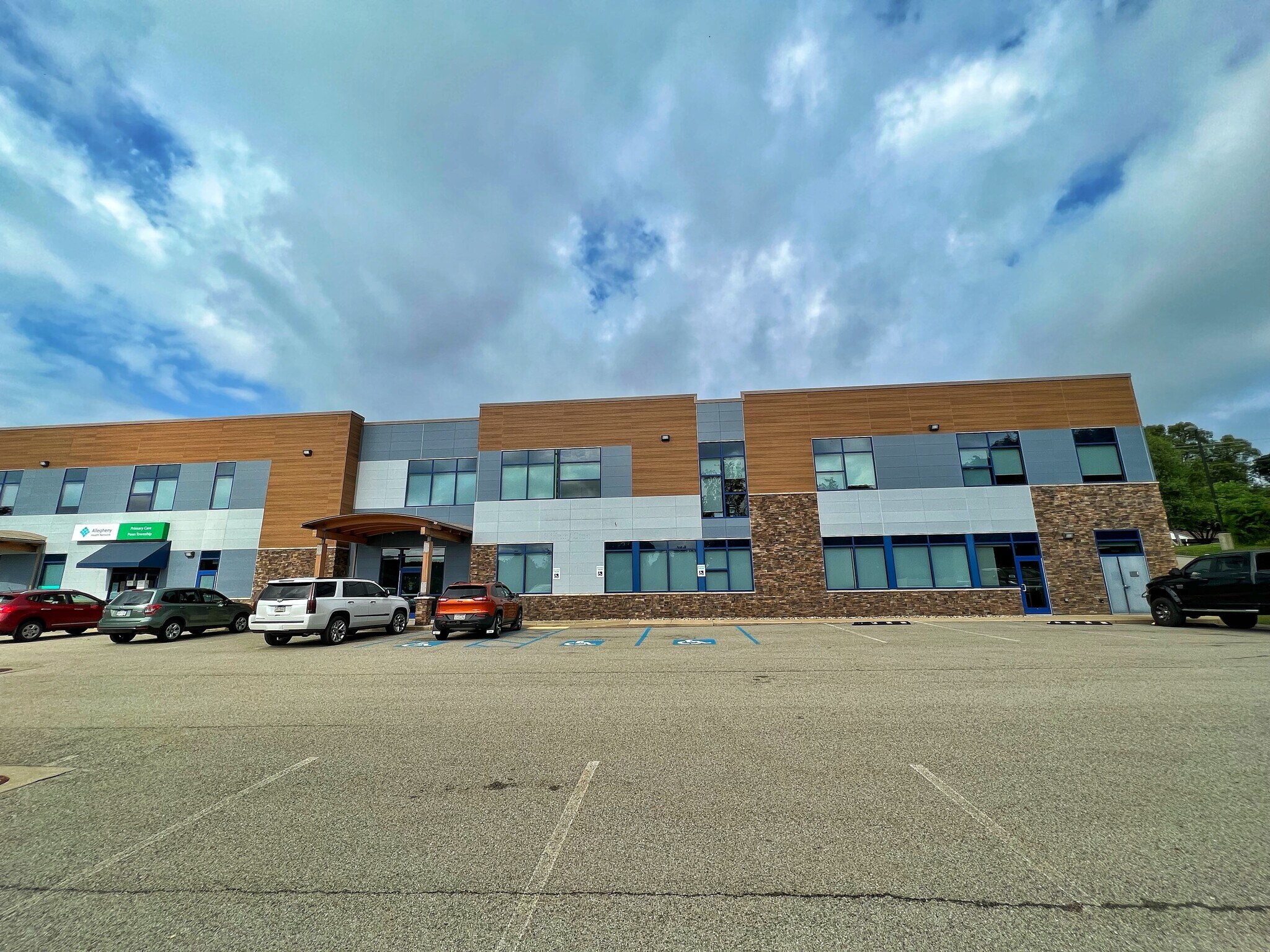 4044 Route 130, Irwin, PA à louer Photo principale– Image 1 sur 5