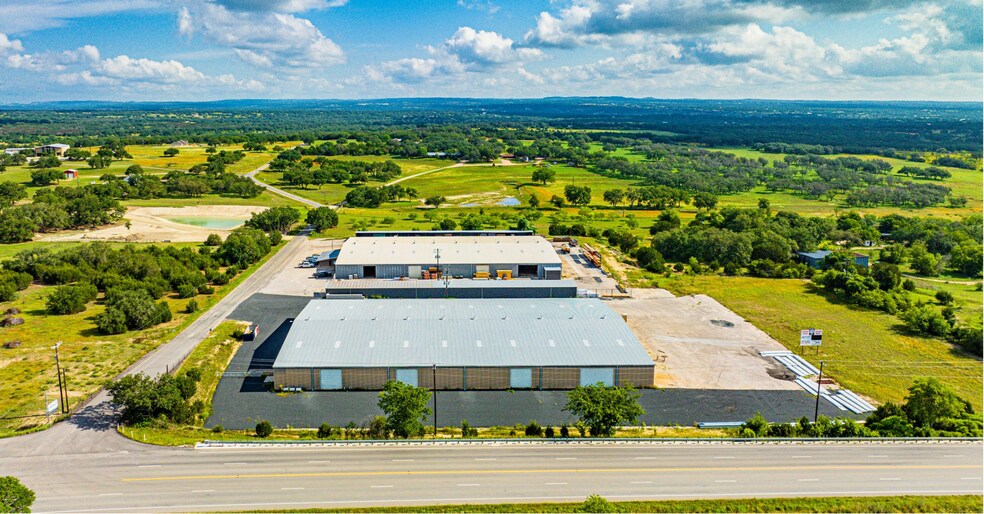 194 Towhead Valley Rd, Johnson City, TX à louer - Photo de l’immeuble – Image 1 sur 1