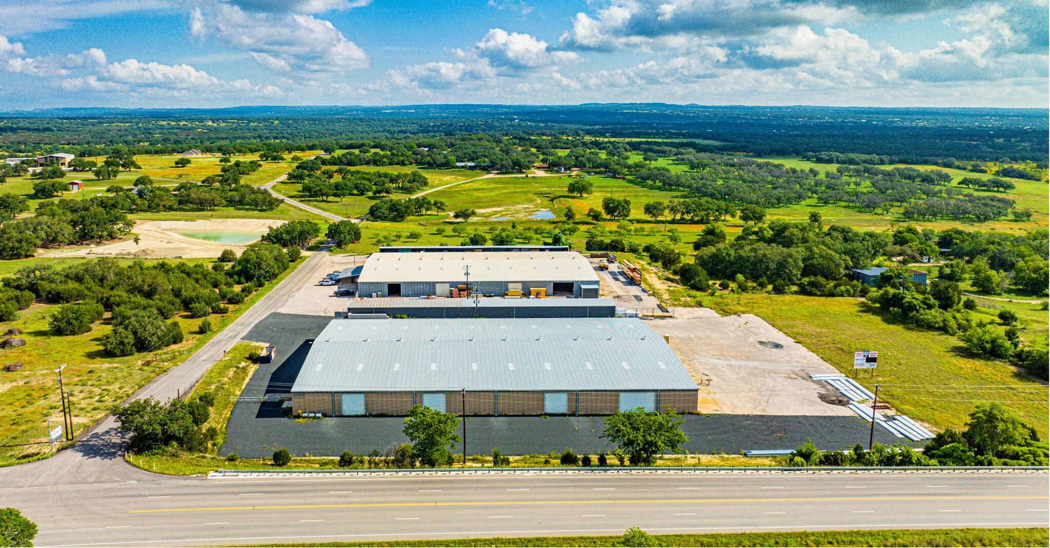 194 Towhead Valley Rd, Johnson City, TX à louer Photo de l’immeuble– Image 1 sur 2