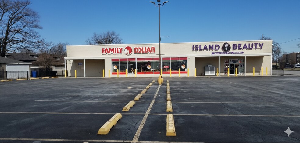 8240 S Stony Island Ave, Chicago, IL à louer - Photo principale – Image 1 sur 5