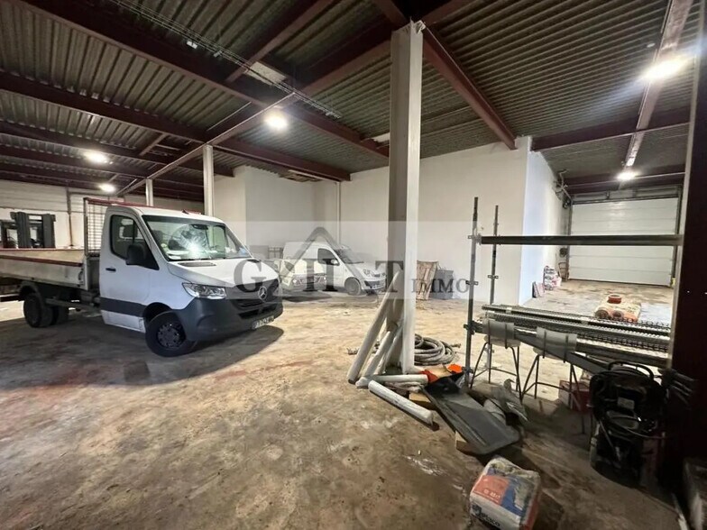 Industriel/Logistique dans Lisses à louer - Photo de l’immeuble – Image 3 sur 6
