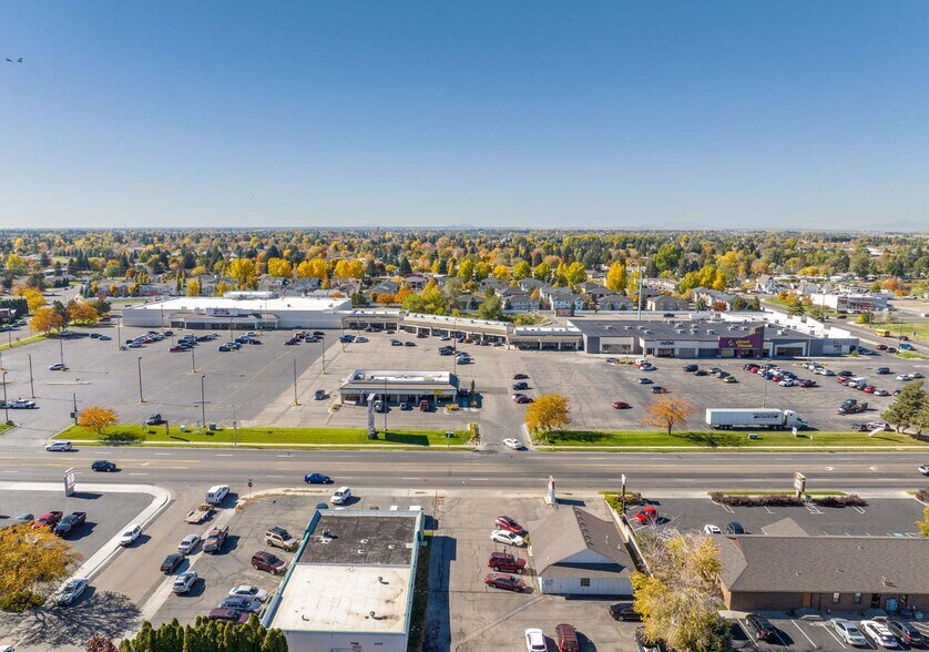 200-390 S Woodruff Ave, Idaho Falls, ID à louer - Photo de l’immeuble – Image 1 sur 3