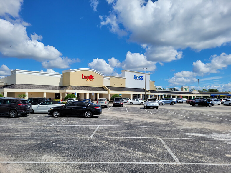 3205-3235 S John Young Pky, Kissimmee, FL à louer - Photo de l’immeuble – Image 1 sur 5