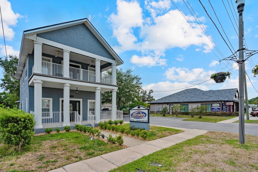 715 W Main St, Tavares, FL à louer - Photo de l’immeuble – Image 3 sur 40