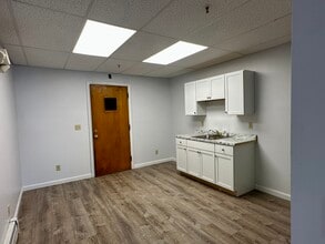 178 New Bridge St, West Springfield, MA à vendre Photo intérieure– Image 2 sur 6