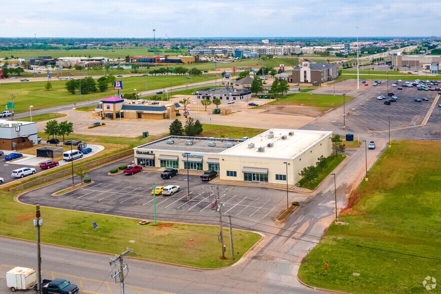 13801 N Western Ave, Edmond, OK à louer - Aérien – Image 3 sur 5