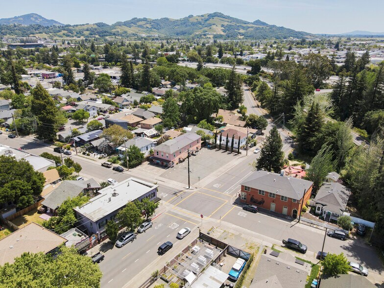 448 Sebastopol Ave, Santa Rosa, CA à vendre - Photo de l’immeuble – Image 3 sur 4