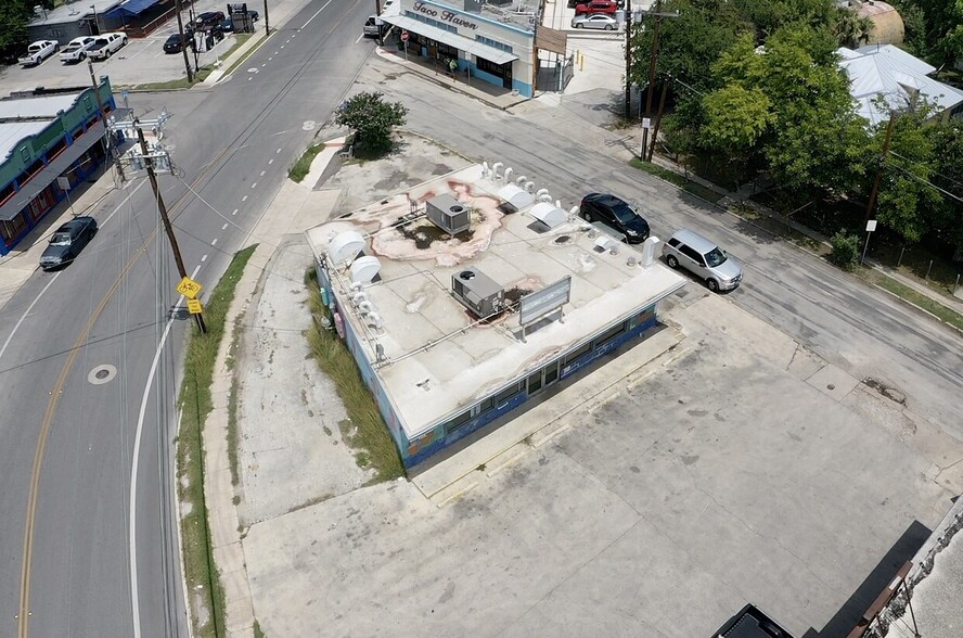 1100 S Presa St, San Antonio, TX à louer - Photo de l’immeuble – Image 3 sur 9