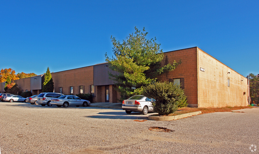 301-321 Pinedge Dr, Berlin, NJ à louer - Photo principale – Image 1 sur 36