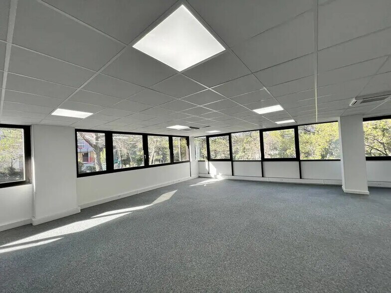 Bureau dans Valbonne à louer - Photo de l’immeuble – Image 2 sur 6