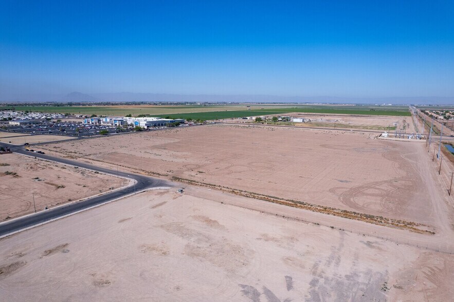 2204-2208 La Brucherie Rd, El Centro, CA à vendre - Photo de l’immeuble – Image 3 sur 4