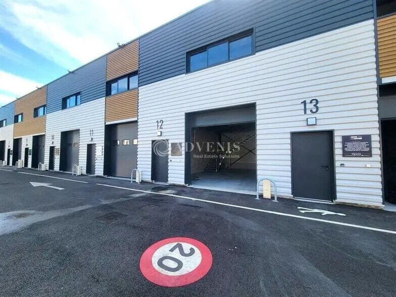 Local d’activités dans Épinay-sur-Seine à louer - Photo de l’immeuble – Image 2 sur 11