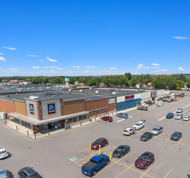 1414 S 12th Ave, Virginia, MN à vendre - Photo de l’immeuble – Image 1 sur 9