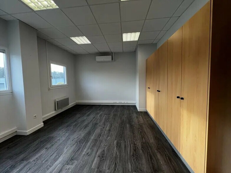 119 Rue Des Quarante Mines, Allonne à louer - Photo de l’immeuble – Image 1 sur 12