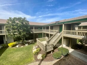 222 N Mountain Ave, Upland, CA à louer Photo intérieure– Image 2 sur 6