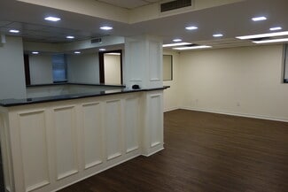 Plus de détails pour 6433 98th St, Rego Park, NY - Médical à louer