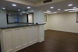 6433 98th St, Rego Park, NY à louer Photo intérieure– Image 1 sur 42