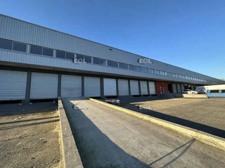 Industriel/Logistique dans Le Petit-Quevilly à louer - Photo de l’immeuble – Image 1 sur 2