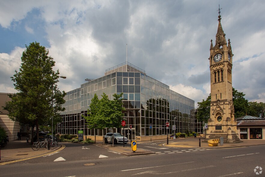 1 The Crescent, Surbiton à louer - Photo de l’immeuble – Image 3 sur 9