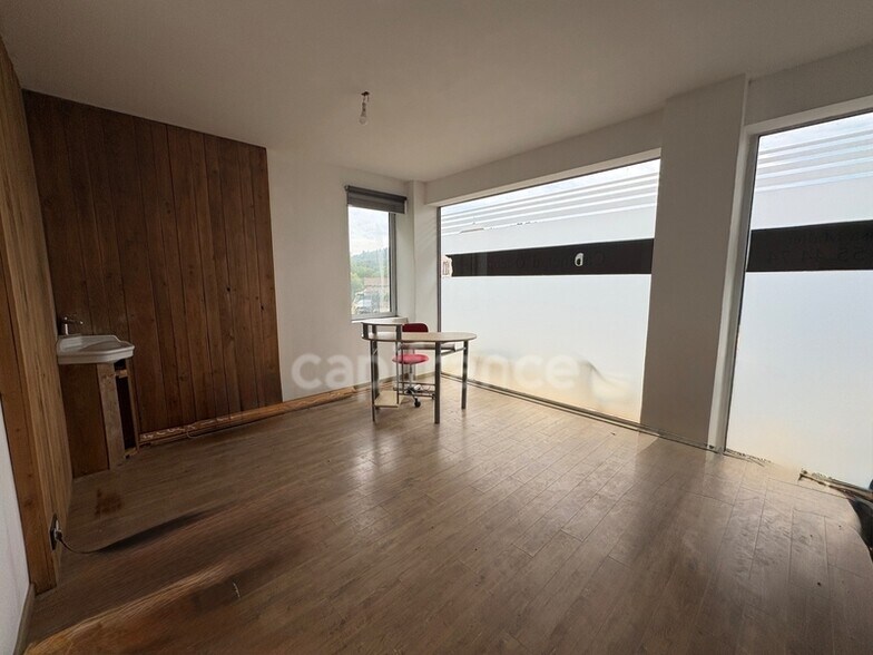 Bureau dans Vêtre-sur-Anzon à vendre - Photo de l’immeuble – Image 2 sur 7