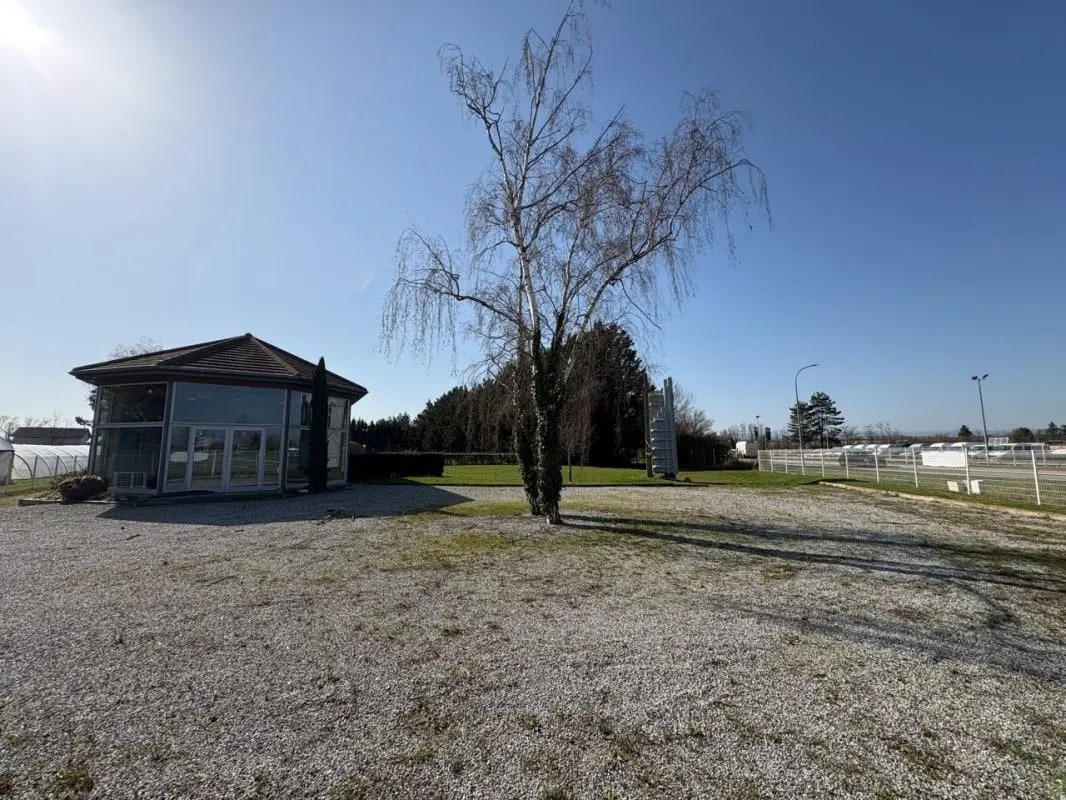 Local commercial dans Roanne à louer Photo de l’immeuble– Image 1 sur 8