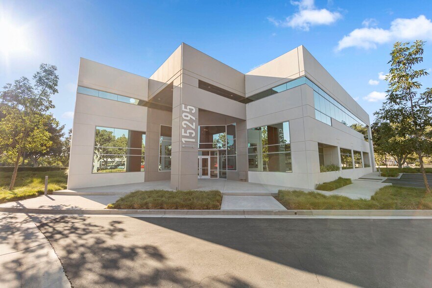 15295 Alton Pky, Irvine, CA à louer - Photo de l’immeuble – Image 2 sur 29