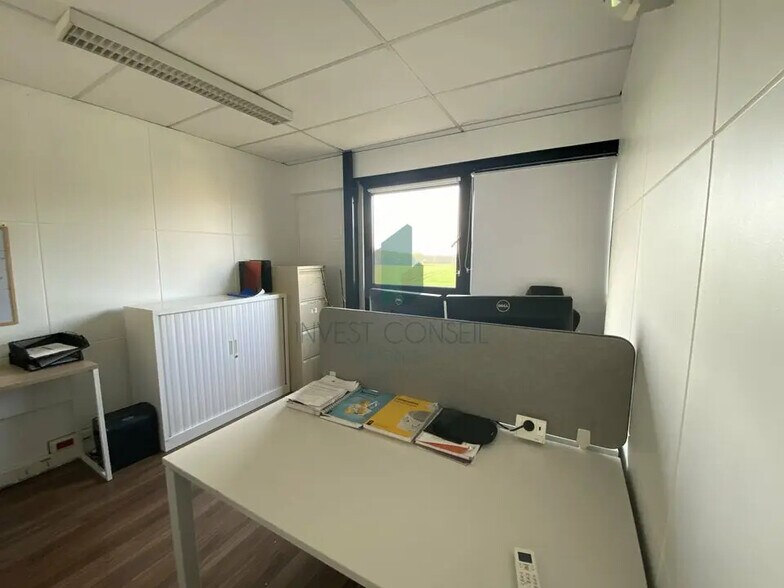 Local d’activités dans Boissy-l'Aillerie à louer - Photo de l’immeuble – Image 3 sur 8