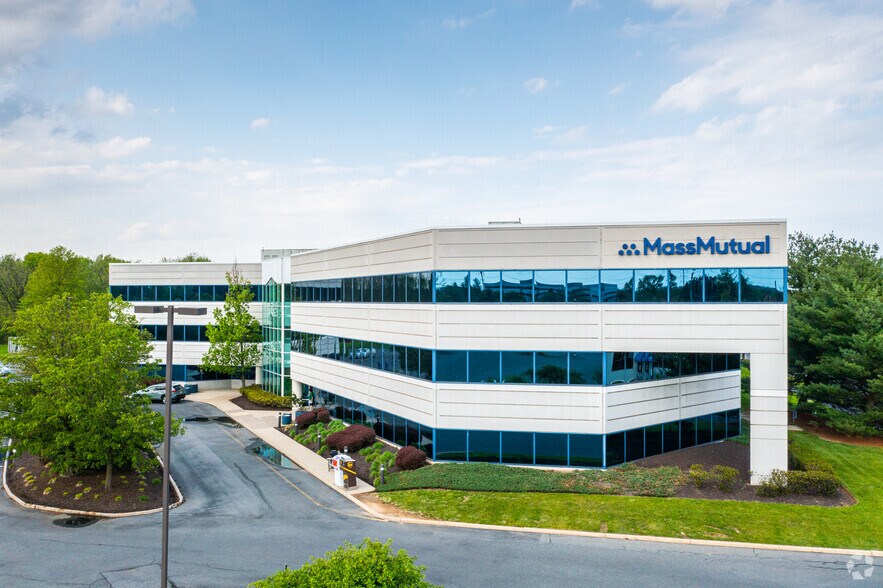 4905 W Tilghman St, Allentown, PA à louer - Photo de l’immeuble – Image 2 sur 6