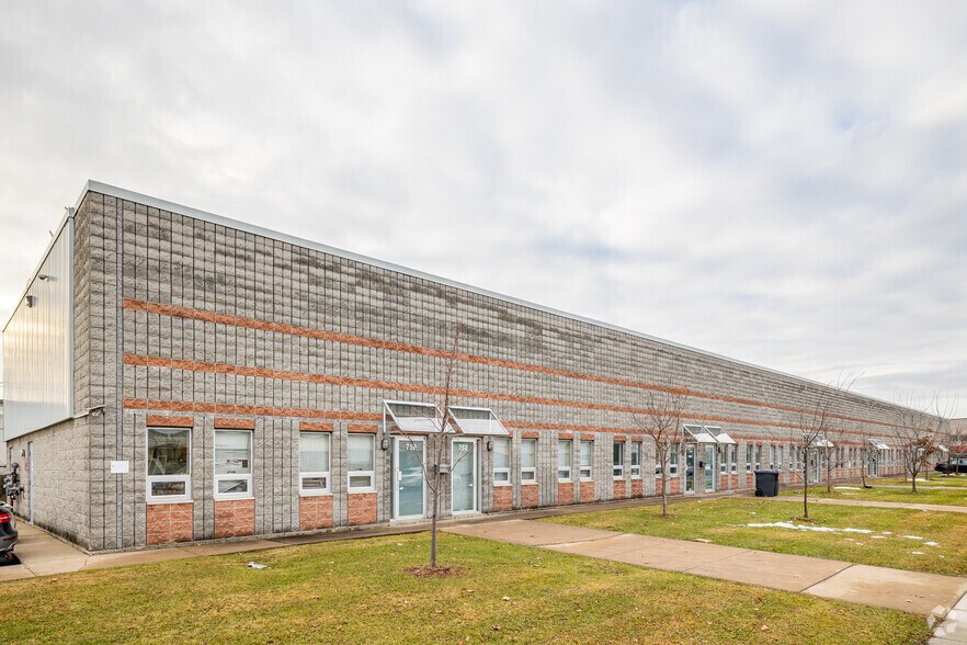 750-772 Av Lajoie, Dorval, QC à louer - Photo de l’immeuble – Image 2 sur 12