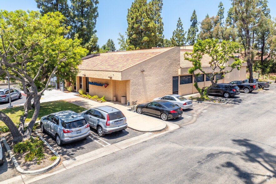 1440 N Moorpark Rd, Thousand Oaks, CA à vendre - Photo de l’immeuble – Image 2 sur 4