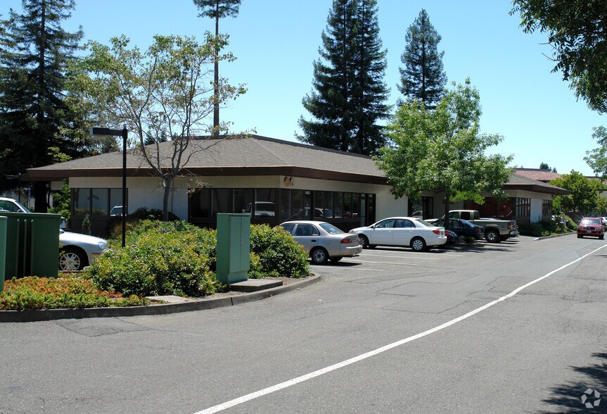 1410 Guerneville Rd, Santa Rosa, CA à vendre - Photo principale – Image 1 sur 5