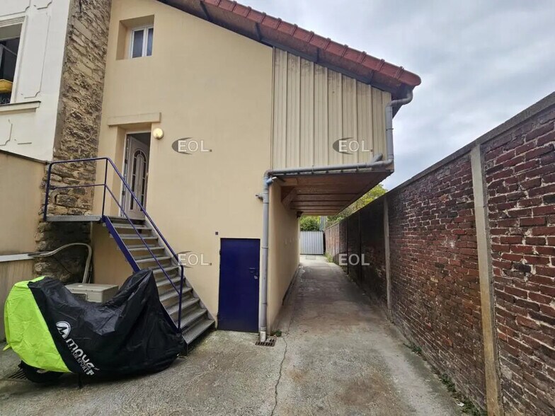 Local d’activités dans Ivry-sur-Seine à louer - Photo de l’immeuble – Image 3 sur 17